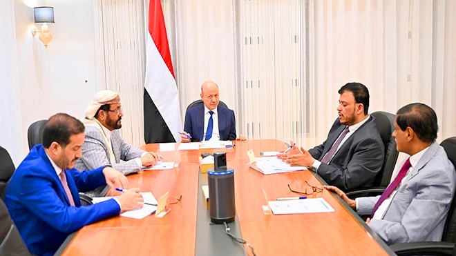 المجلس الرئاسي يؤكد التزام الدولة بتحمل كامل مسؤولياتها لمعالجة الخدمات الاساسية